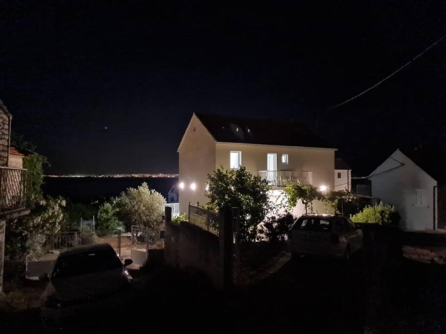 Garden House Sutivan ภายนอก รูปภาพ